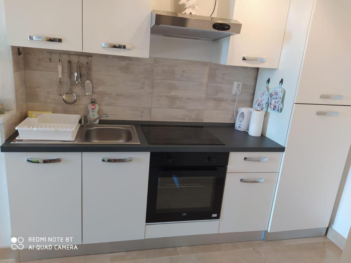 Apartmani Ana Vir Εξωτερικό φωτογραφία