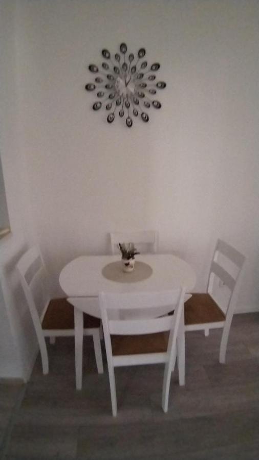 Apartmani Ana Vir Εξωτερικό φωτογραφία